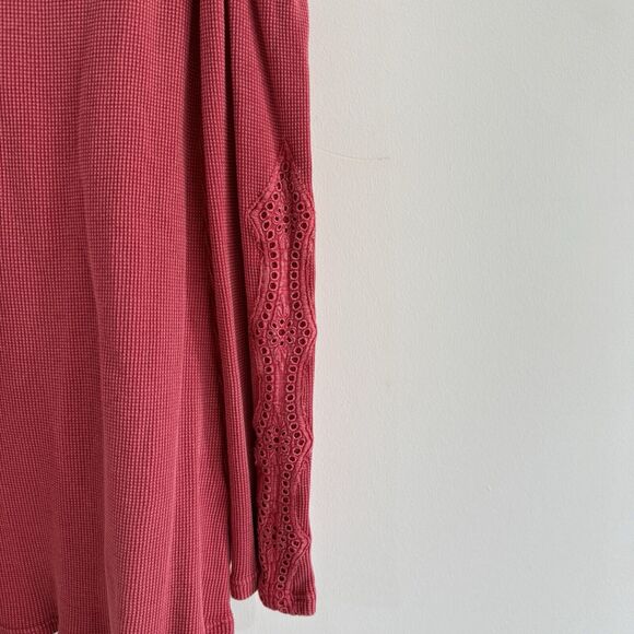 soft surroundings Red Crochet Waffle Knit Cold Shoulder Blouse MP VW - Picture 2 of 5